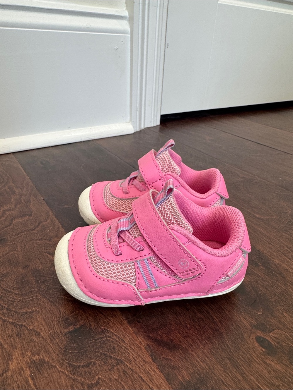 Stride Rite Leather Shoes for Baby Girls Pink Non-slip soles, comfy, size 4